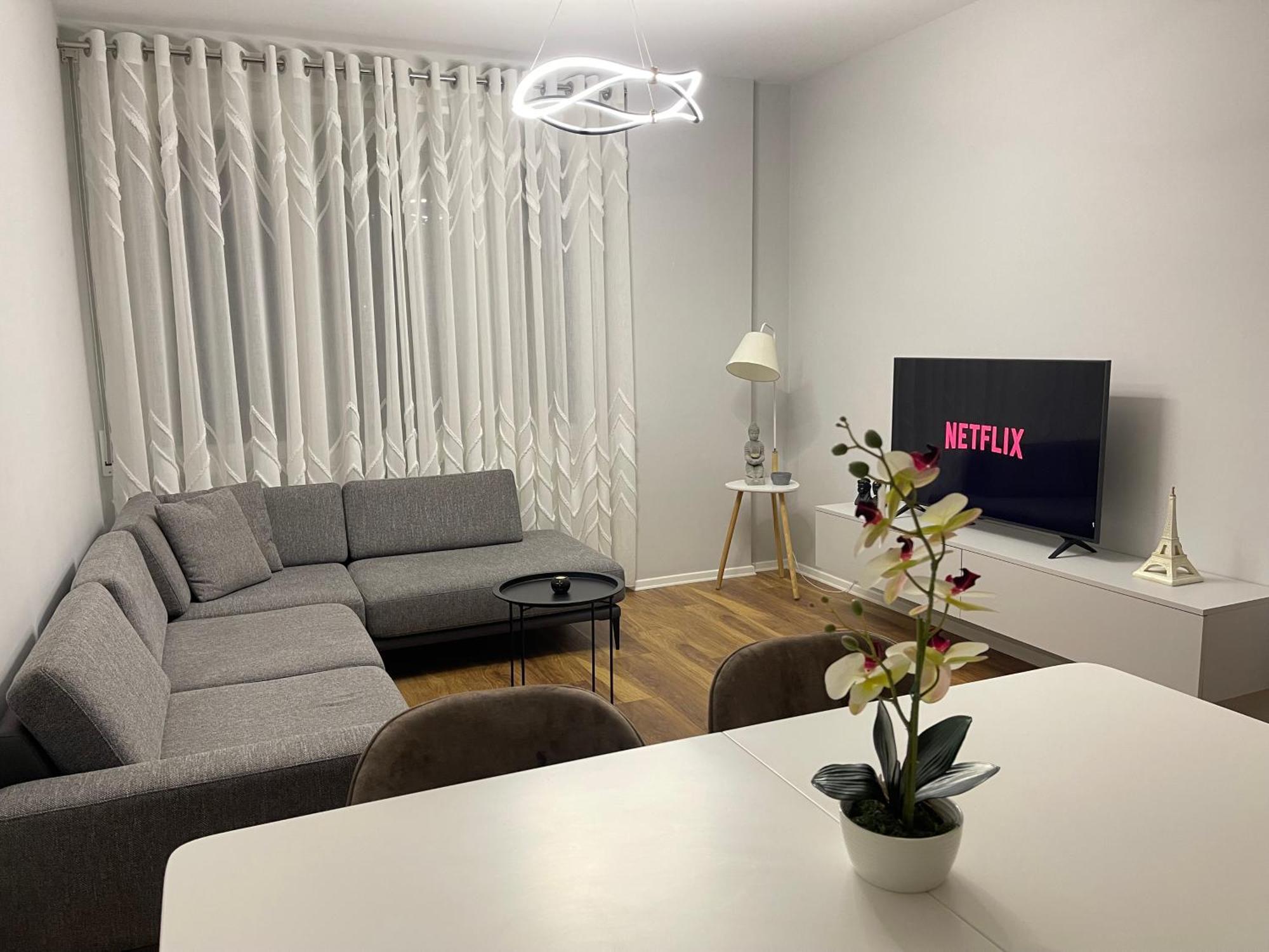 New Bazaar, Grand Apartment Тирана Екстер'єр фото