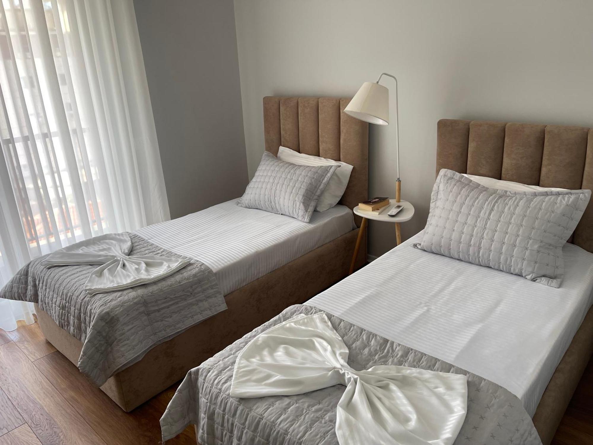 New Bazaar, Grand Apartment Тирана Екстер'єр фото