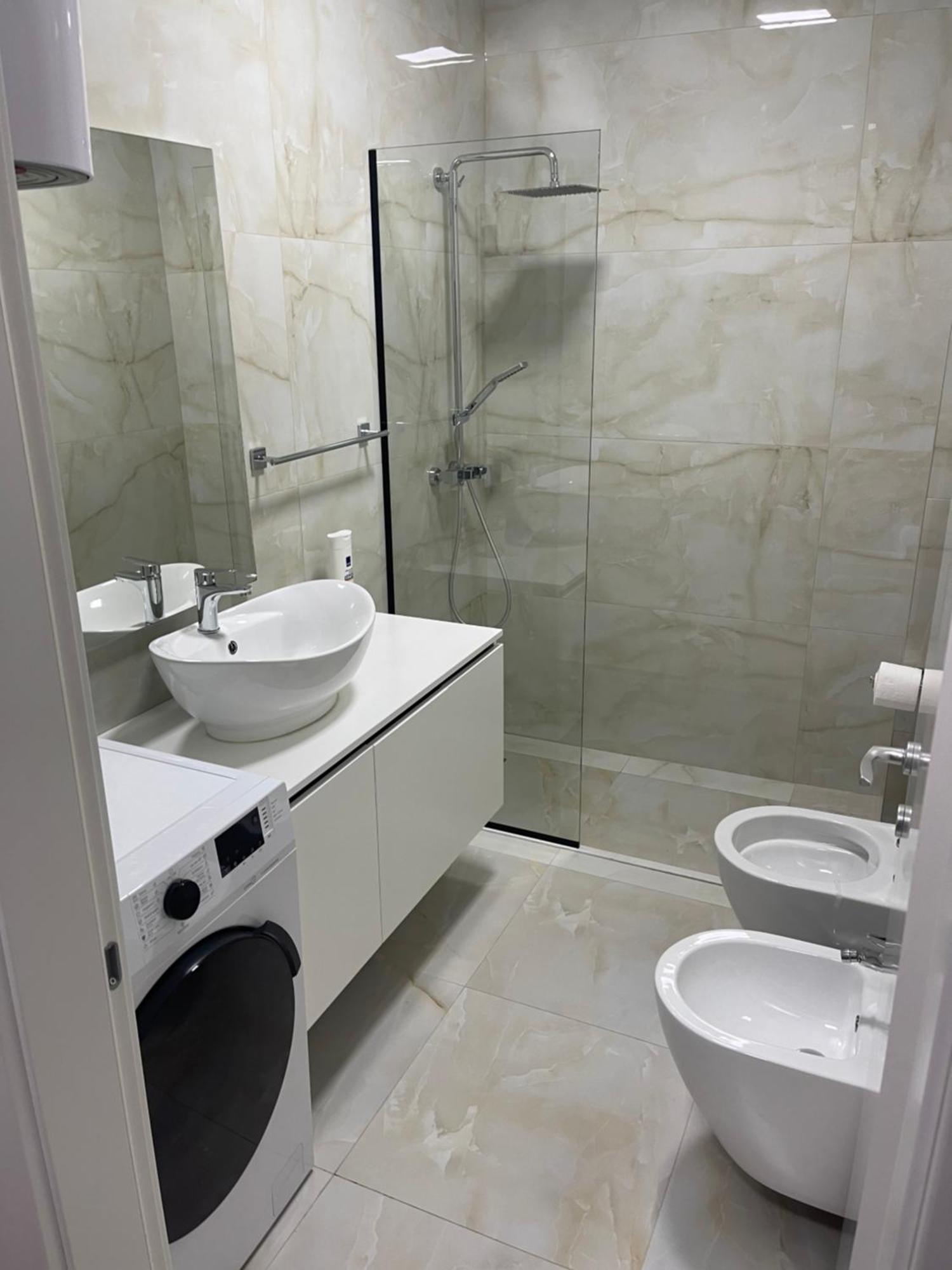 New Bazaar, Grand Apartment Тирана Екстер'єр фото