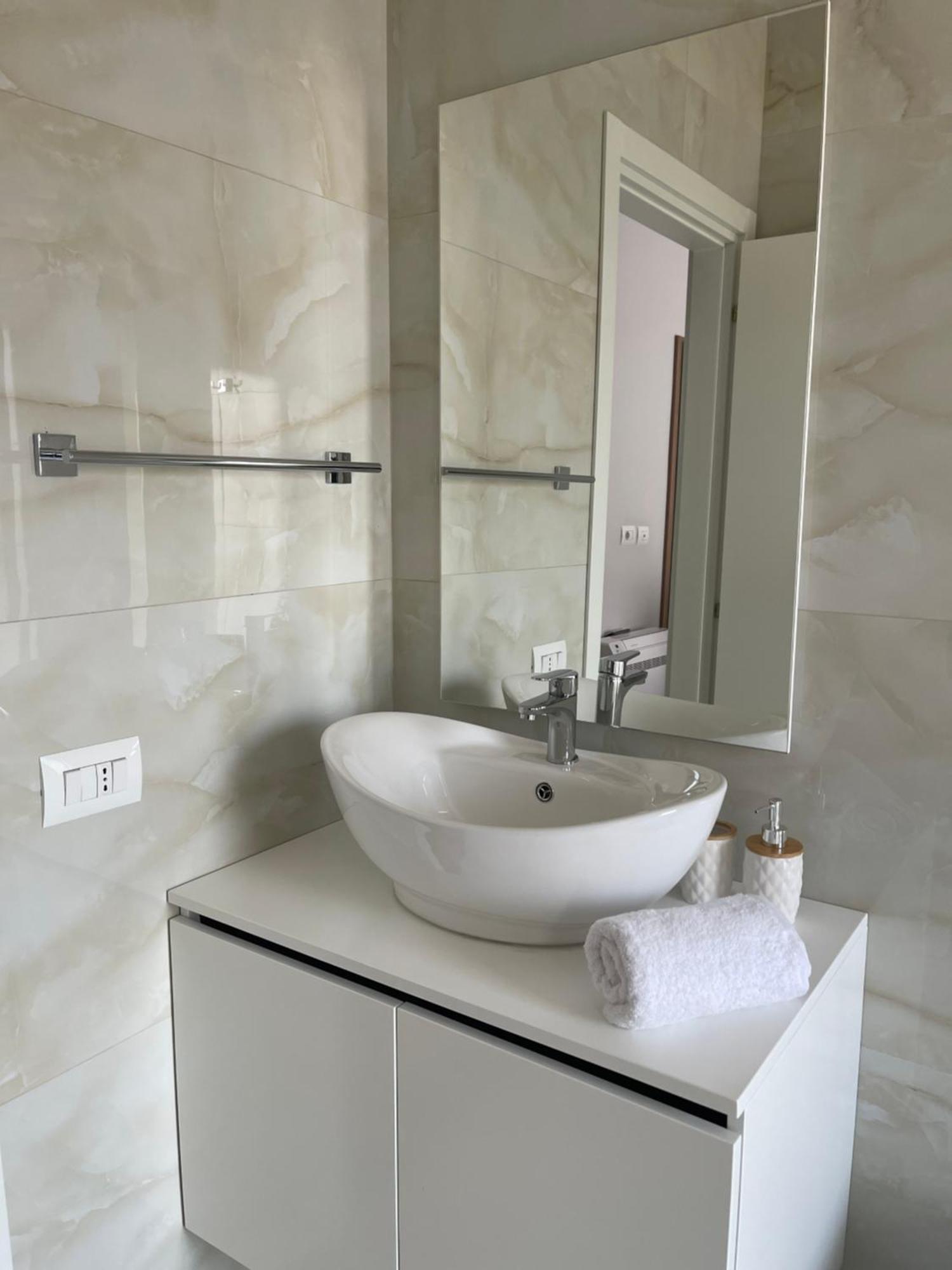 New Bazaar, Grand Apartment Тирана Екстер'єр фото