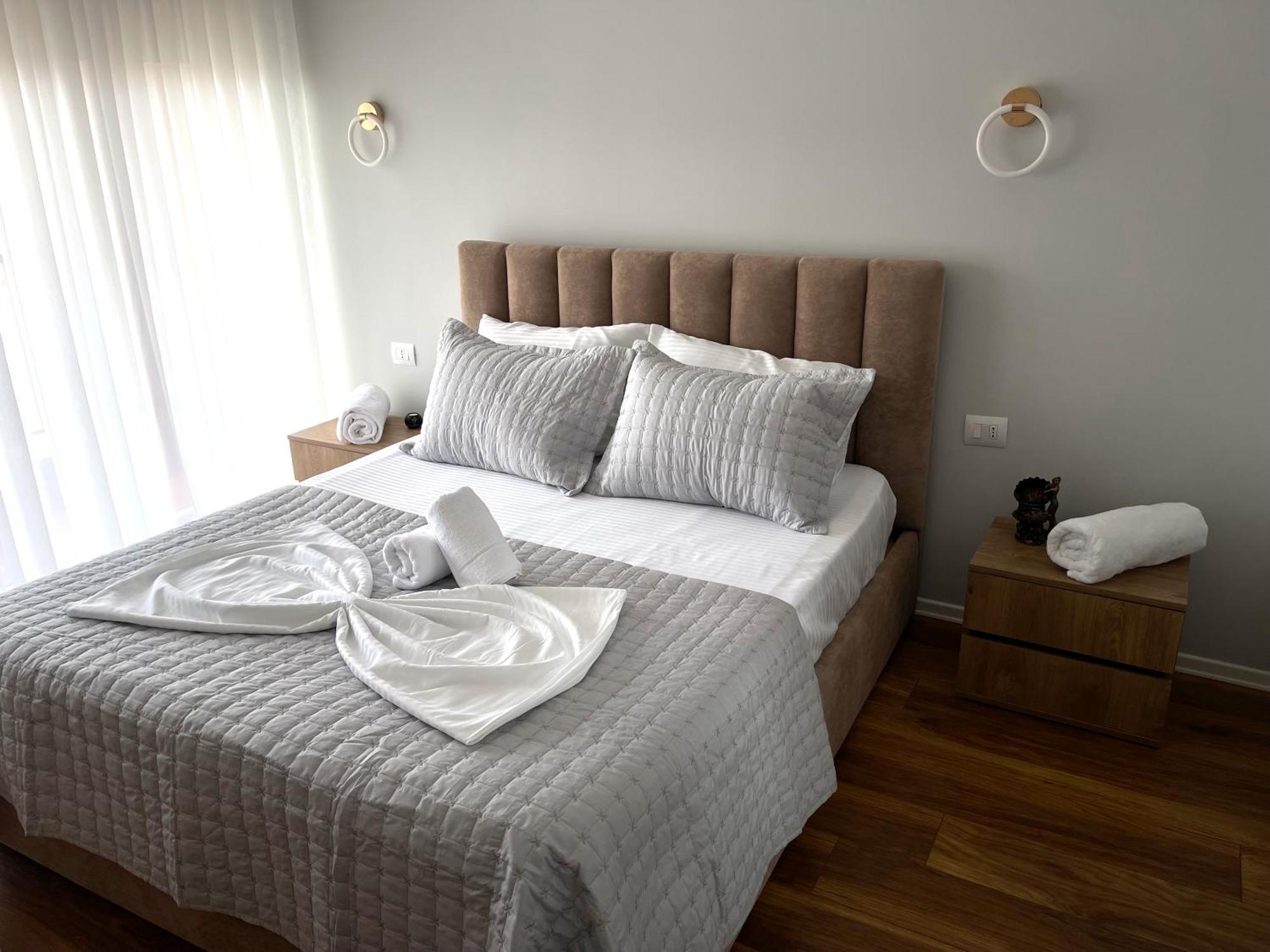 New Bazaar, Grand Apartment Тирана Екстер'єр фото